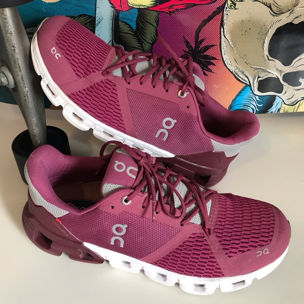 ON RUNNING WOMEN'S CLOUDFLYER Sz 10